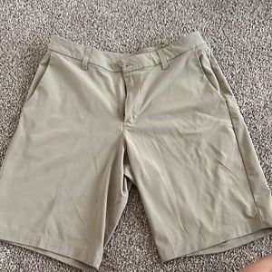 Men’s lulu lemon khaki 7 inch short